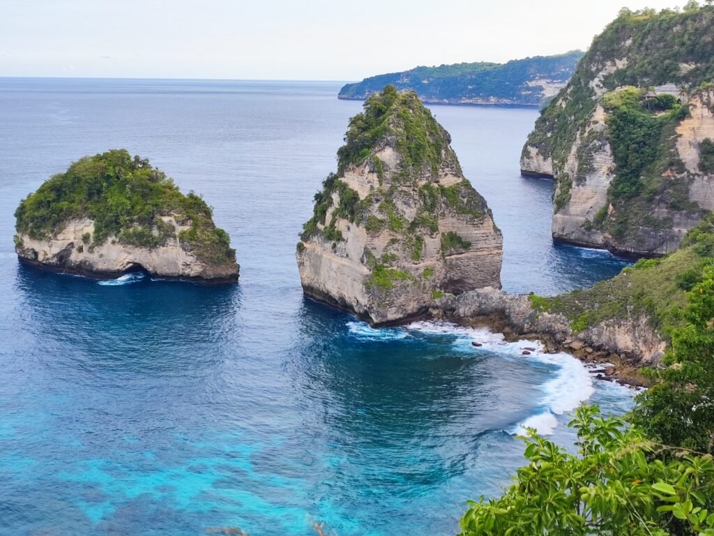 diamond-beach-closeup-view-nusa-penida-bali-indonesia-scaled